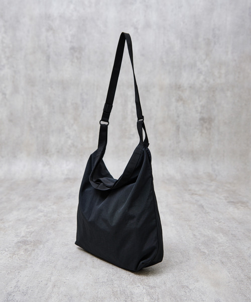 SLOW(スロウ)の「SLOW スロウ / packer-2way shoulder S パッカーナイロン2WAYショルダーバッグ ニュースペーパーバッグ 撥水 透湿 / 586S137P(ショルダーバッグ・メンズ・ブラック/グレー・FREE)」の5枚目の写真