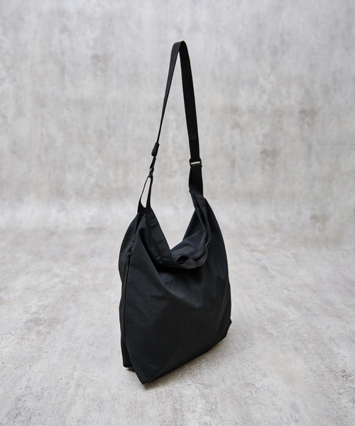 SLOW(スロウ)の「SLOW スロウ / packer-2way shoulder S パッカーナイロン2WAYショルダーバッグ ニュースペーパーバッグ 撥水 透湿 / 586S137P(ショルダーバッグ・メンズ・ブラック/グレー・FREE)」の6枚目の写真