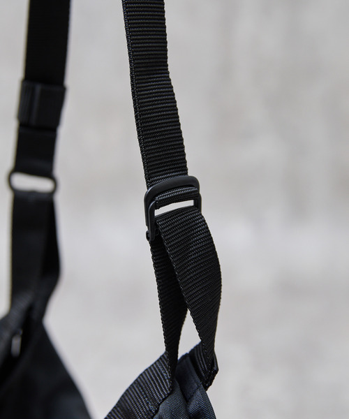 SLOW(スロウ)の「SLOW スロウ / packer-2way shoulder S パッカーナイロン2WAYショルダーバッグ ニュースペーパーバッグ 撥水 透湿 / 586S137P(ショルダーバッグ・メンズ・ブラック/グレー・FREE)」の9枚目の写真