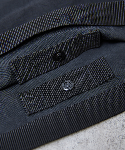 SLOW(スロウ)の「SLOW スロウ / packer-2way shoulder S パッカーナイロン2WAYショルダーバッグ ニュースペーパーバッグ 撥水 透湿 / 586S137P(ショルダーバッグ・メンズ・ブラック/グレー・FREE)」の12枚目の写真