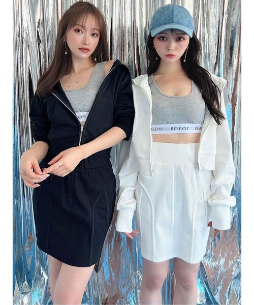 RESEXXY（リゼクシー）の「フロントジップクロップドパーカー【セットアップ着用可能】（パーカー・レディース・ホワイト/グレー/ブラック・FREE）」の21枚目の写真