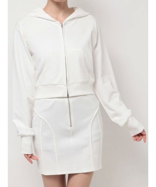RESEXXY（リゼクシー）の「フロントジップクロップドパーカー【セットアップ着用可能】（パーカー・レディース・ホワイト/グレー/ブラック・FREE）」の4枚目の写真