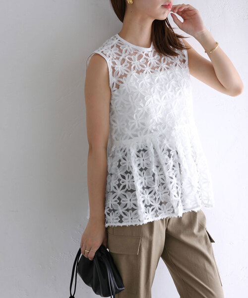 La TOTALITE(ラトータリテ)の「チュール刺繍ブラウス(シャツ/ブラウス・レディース・ブラック/ホワイト・FREE)」の2枚目の写真