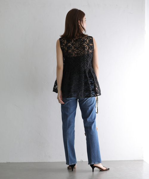 La TOTALITE(ラトータリテ)の「チュール刺繍ブラウス(シャツ/ブラウス・レディース・ブラック/ホワイト・FREE)」の4枚目の写真