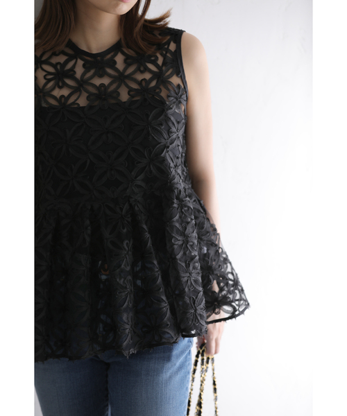 La TOTALITE(ラトータリテ)の「チュール刺繍ブラウス(シャツ/ブラウス・レディース・ブラック/ホワイト・FREE)」の6枚目の写真