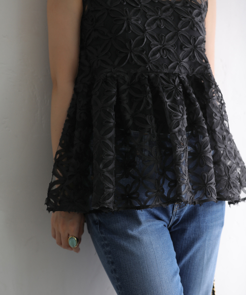 La TOTALITE(ラトータリテ)の「チュール刺繍ブラウス(シャツ/ブラウス・レディース・ブラック/ホワイト・FREE)」の7枚目の写真