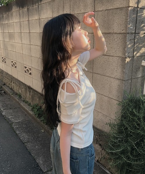 anyonemore（エニワンモア）の「オフショルダーリボン半袖リブTシャツ（Tシャツ/カットソー・レディース・アイボリー・FREE）」の13枚目の写真