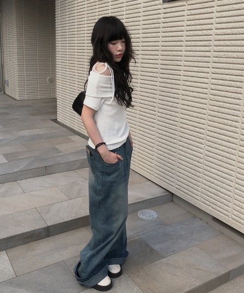 anyonemore（エニワンモア）の「オフショルダーリボン半袖リブTシャツ（Tシャツ/カットソー・レディース・アイボリー・FREE）」の3枚目の写真