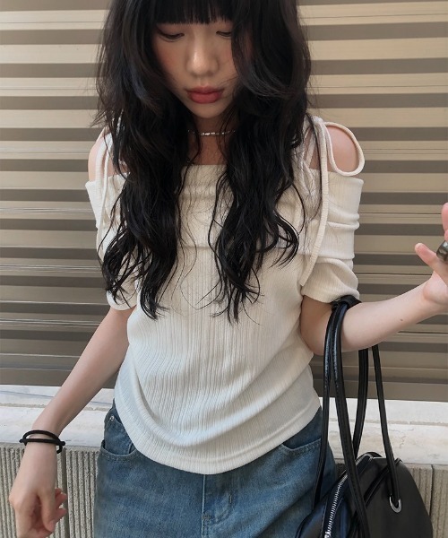 anyonemore（エニワンモア）の「オフショルダーリボン半袖リブTシャツ（Tシャツ/カットソー・レディース・アイボリー・FREE）」の12枚目の写真