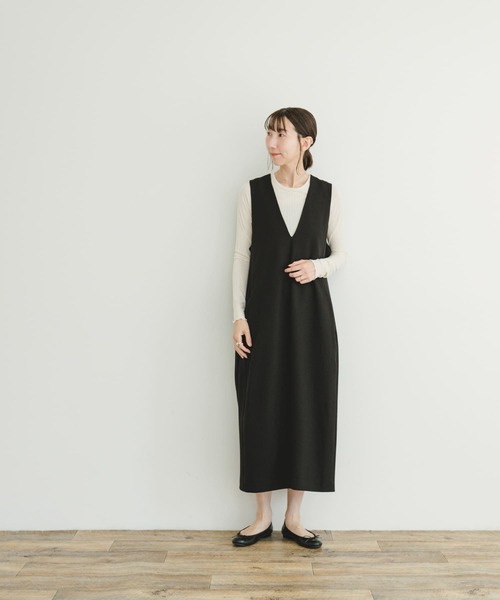 ITEMS URBANRESEARCH(アイテムズ アーバンリサーチ)の「リブトップス コクーンジャンスカセット(ジャンパースカート・レディース・ブラック/チャコールグレー・FREE)」の9枚目の写真