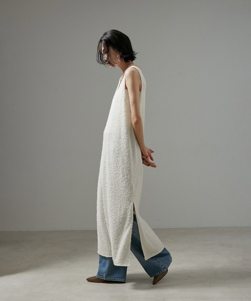 SALON adam et rope'(サロン アダム エ ロペ)の「【WEB限定】カーリーヤーンノースリーブワンピース(ワンピース・レディース・ブラック/オフホワイト・FREE)」の15枚目の写真
