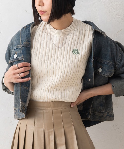 marie claire bis(マリクレール ビス)の「【別注】marie claire bis/マリ・クレール ビス ケーブル編み ブランド ワンポイント ロゴ 刺繍 クルーニット 長袖 セーター(ニット/セーター・レディース・ブラック/ブルー/ベージュ系その他・M/L)」の8枚目の写真