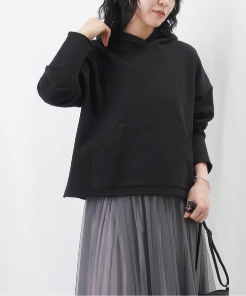 LUCA/LADY LUCK LUCA（ルカ/レディラックルカ）の「LC/LLL 裏毛パーカー / カットオフプルパーカー（パーカー・レディース・ブラック/ライトベージュ/グレー・FREE）」の4枚目の写真