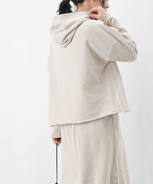 LUCA/LADY LUCK LUCA（ルカ/レディラックルカ）の「LC/LLL 裏毛パーカー / カットオフプルパーカー（パーカー・レディース・ブラック/ライトベージュ/グレー・FREE）」の18枚目の写真