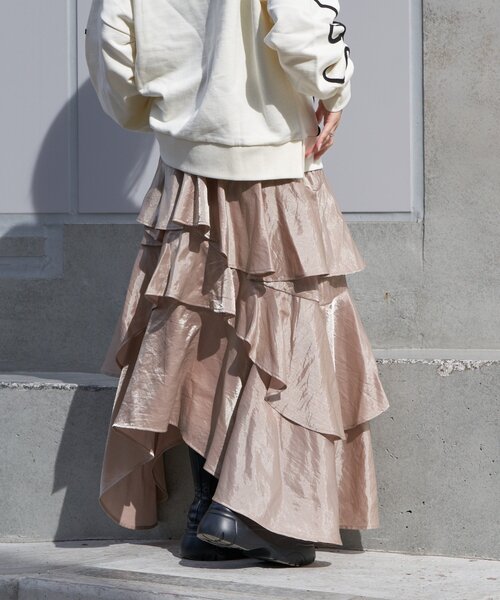 RAY CASSIN（レイカズン）の「【1枚で着映え】ラメサテンティアードスカート（スカート・レディース・ベージュ/アイボリー/グレー・FREE）」の8枚目の写真