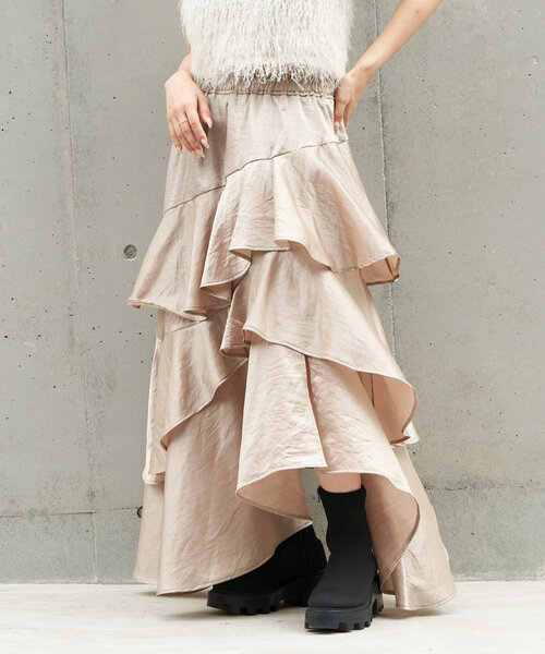 RAY CASSIN（レイカズン）の「【1枚で着映え】ラメサテンティアードスカート（スカート・レディース・ベージュ/アイボリー/グレー・FREE）」の15枚目の写真