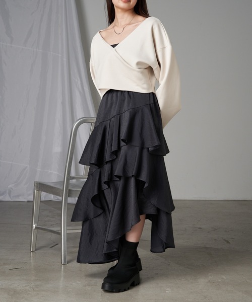 RAY CASSIN（レイカズン）の「【1枚で着映え】ラメサテンティアードスカート（スカート・レディース・ベージュ/アイボリー/グレー・FREE）」の4枚目の写真