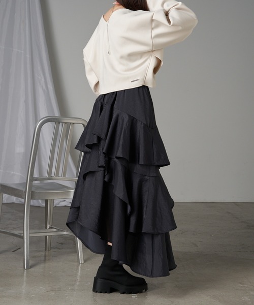 RAY CASSIN（レイカズン）の「【1枚で着映え】ラメサテンティアードスカート（スカート・レディース・ベージュ/アイボリー/グレー・FREE）」の5枚目の写真