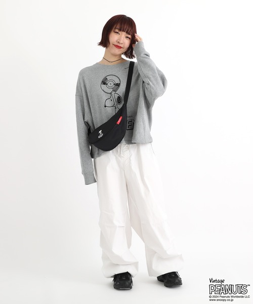 Manhattan Portage（マンハッタンポーテージ）の「Bronck Crescent Bag PEANUTS FW2024（ショルダーバッグ・レディース・ブラック・X-SMALL）」の2枚目の写真