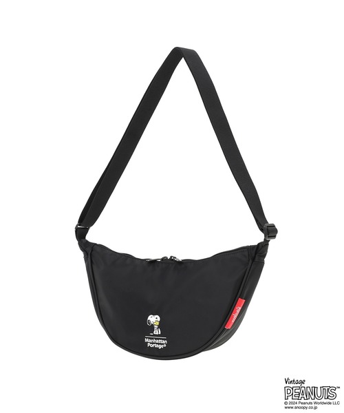 Manhattan Portage（マンハッタンポーテージ）の「Bronck Crescent Bag PEANUTS FW2024（ショルダーバッグ・レディース・ブラック・X-SMALL）」の4枚目の写真