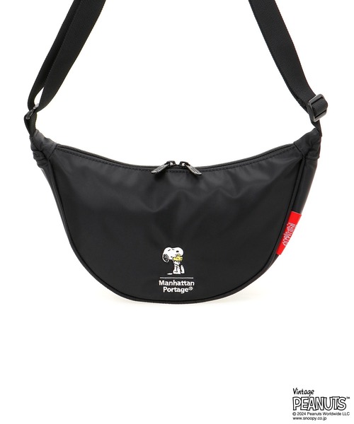 Manhattan Portage（マンハッタンポーテージ）の「Bronck Crescent Bag PEANUTS FW2024（ショルダーバッグ・レディース・ブラック・X-SMALL）」の5枚目の写真