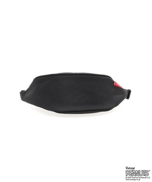 Manhattan Portage（マンハッタンポーテージ）の「Bronck Crescent Bag PEANUTS FW2024（ショルダーバッグ・レディース・ブラック・X-SMALL）」の8枚目の写真