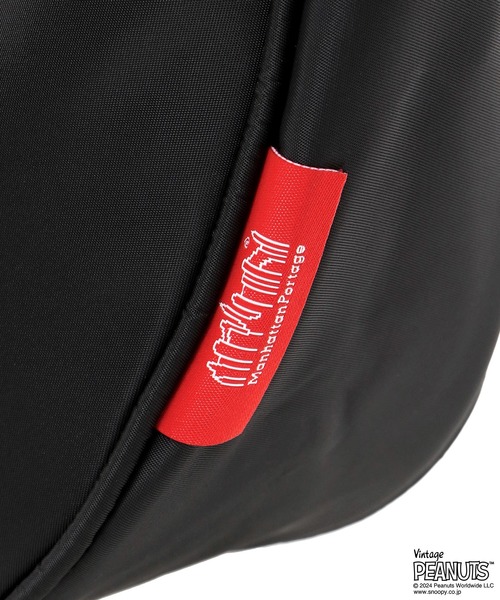 Manhattan Portage（マンハッタンポーテージ）の「Bronck Crescent Bag PEANUTS FW2024（ショルダーバッグ・レディース・ブラック・X-SMALL）」の12枚目の写真