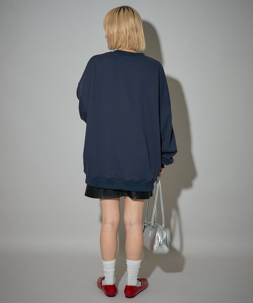 PUBLUX（パブリュクス）の「Bohemian Chop/ボヘミアンチョップ キャット グラフィック 相良刺しゅう 裏起毛 スウェット　限定展開（スウェット・レディース・チャコールグレー/ネイビー/アッシュグレー・L/S/M）」の4枚目の写真