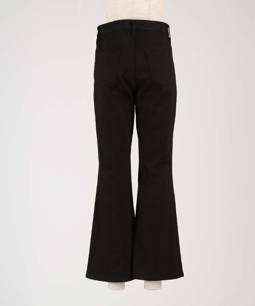1chaku.(イッチャク)の「フレアデニムパンツ(デニムパンツ・レディース・ブラック・XS/XL/S/M/L)」の6枚目の写真