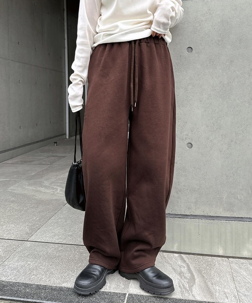 andme(アンドミー)の「【新色追加】裏起毛スウェットカーブパンツ(スウェットパンツ・レディース・ベージュ系その他/スミクロ/キナリ/ブラウン/オートミール・M/L)」の4枚目の写真