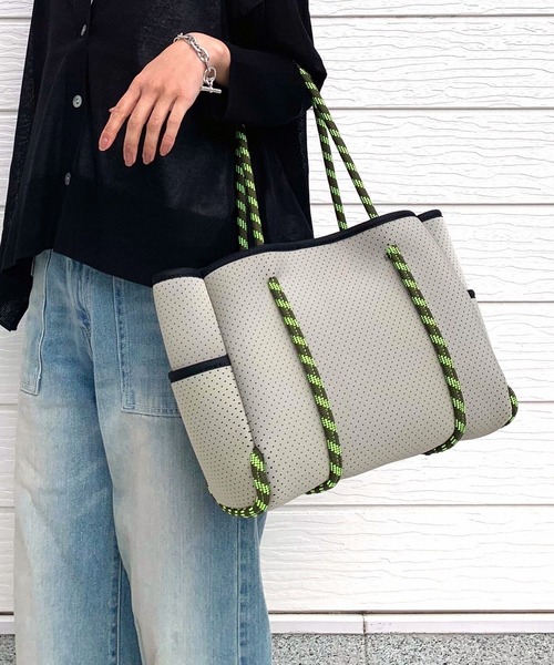 Q(キュー)の「ネオプレーントート(トートバッグ・レディース・ライトブルー/ライトグレー/ネイビー・ONE SIZE)」の5枚目の写真