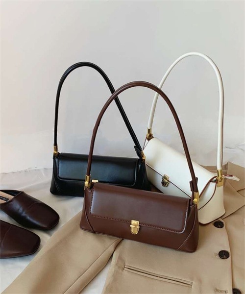 Ritzy(リッツィー)の「横長 ゴールド金具 PUショルダーバッグ(ショルダーバッグ・レディース・ブラック/ブラウン/ホワイト・FREE)」の2枚目の写真