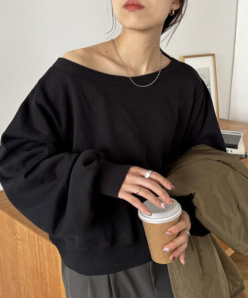 DISCOAT（ディスコート）の「【華奢見え】オフショルスウェット《新色追加/WEB限定》（Tシャツ/カットソー・レディース・チャコールグレー/グレー/オフホワイト/ブラック/ブラウン/ホワイト・MEDIUM）」の4枚目の写真
