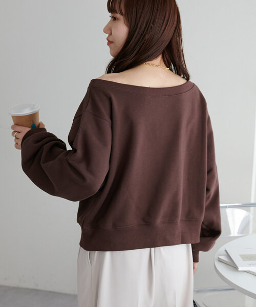 DISCOAT（ディスコート）の「【華奢見え】オフショルスウェット《新色追加/WEB限定》（Tシャツ/カットソー・レディース・チャコールグレー/グレー/オフホワイト/ブラック/ブラウン/ホワイト・MEDIUM）」の18枚目の写真
