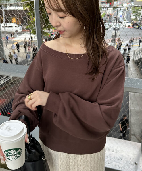 DISCOAT（ディスコート）の「【華奢見え】オフショルスウェット《新色追加/WEB限定》（Tシャツ/カットソー・レディース・チャコールグレー/グレー/オフホワイト/ブラック/ブラウン/ホワイト・MEDIUM）」の21枚目の写真
