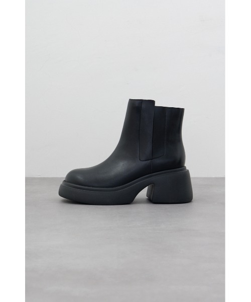 AZUL by moussy(アズールバイマウジー)の「ボリュームソールショートブーツ(ブーツ・レディース・ブラック・SMALL/MEDIUM/LARGE)」の4枚目の写真