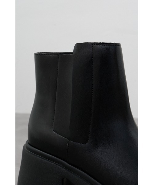 AZUL by moussy(アズールバイマウジー)の「ボリュームソールショートブーツ(ブーツ・レディース・ブラック・SMALL/MEDIUM/LARGE)」の8枚目の写真
