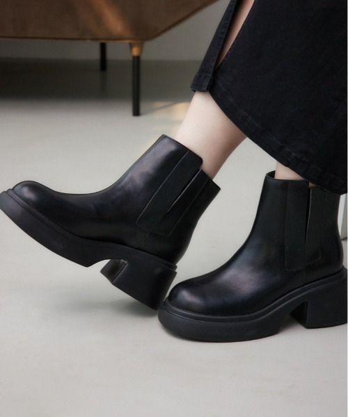 AZUL by moussy(アズールバイマウジー)の「ボリュームソールショートブーツ(ブーツ・レディース・ブラック・SMALL/MEDIUM/LARGE)」の10枚目の写真