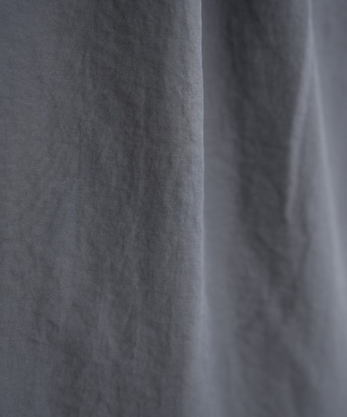 ikka(イッカ)の「前後2WAYバンドカラーシャツ(シャツ/ブラウス・レディース・グリーン/ブルー/オフホワイト/チャコールグレー・M/L/S)」の18枚目の写真