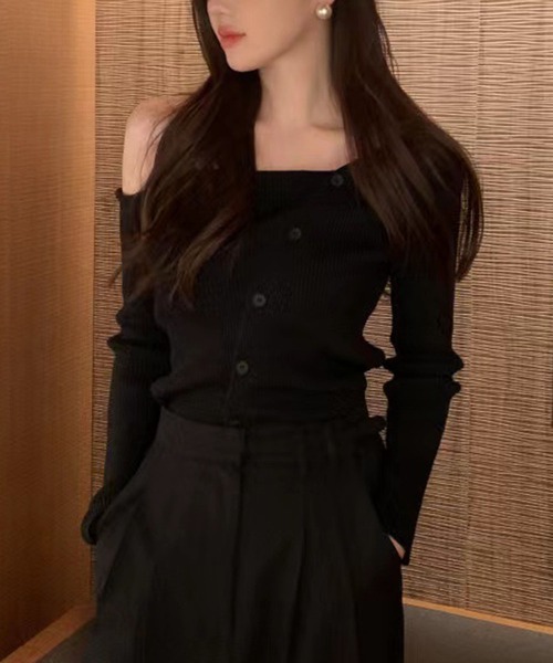 GLAMOROUS JANE(グラマラスジェーン)の「ワンショルボタンスリットリブニット(ニット/セーター・レディース・ブラック/ブラウン・FREE)」の8枚目の写真