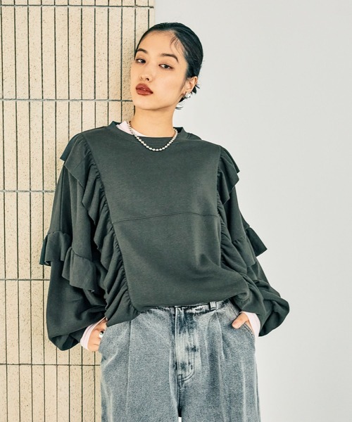 LEPSIM（レプシィム）の「フリルスウェットプルオーバー　150586（スウェット・レディース・グレー/レッド/ライトグレー・FREE）」の2枚目の写真