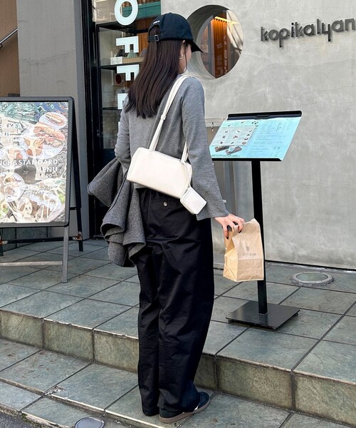 fredy emue（フレディエミュ）の「【haruセレクト】ロングハンドルポーチ付ボストンバッグ（ボストンバッグ・レディース・ブラック/グレイッシュブルー/アイボリー/ブラウン・FREE）」の12枚目の写真