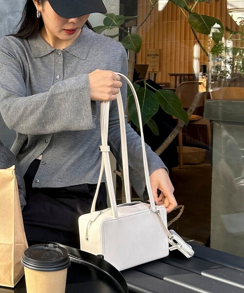 fredy emue（フレディエミュ）の「【haruセレクト】ロングハンドルポーチ付ボストンバッグ（ボストンバッグ・レディース・ブラック/グレイッシュブルー/アイボリー/ブラウン・FREE）」の11枚目の写真