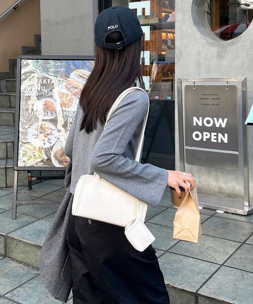 fredy emue（フレディエミュ）の「【haruセレクト】ロングハンドルポーチ付ボストンバッグ（ボストンバッグ・レディース・ブラック/グレイッシュブルー/アイボリー/ブラウン・FREE）」の7枚目の写真