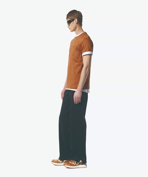MCM(エムシーエム)の「シルケット ロゴ Tシャツ ジップポケット付き(Tシャツ/カットソー・メンズ・ブラウン/ブラック・MEDIUM/LARGE)」の8枚目の写真