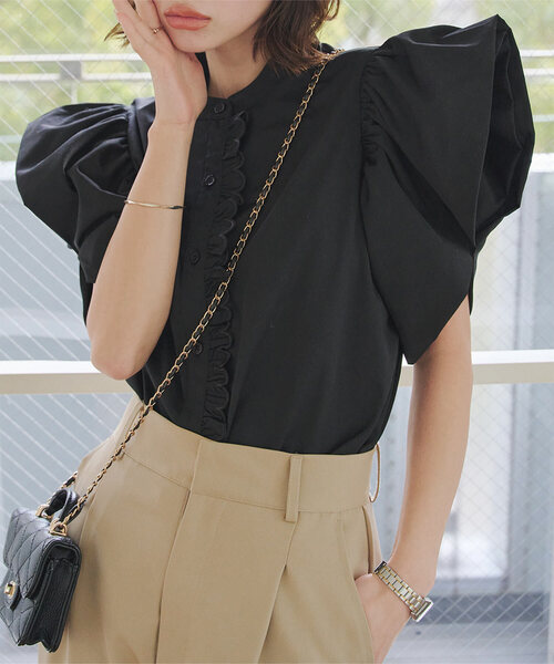 KOBE LETTUCE(コウベレタス)の「スカラップデザインボリュームスリーブブラウス(シャツ/ブラウス・レディース・オフホワイト/サックスブルー/ブラック・M)」の2枚目の写真