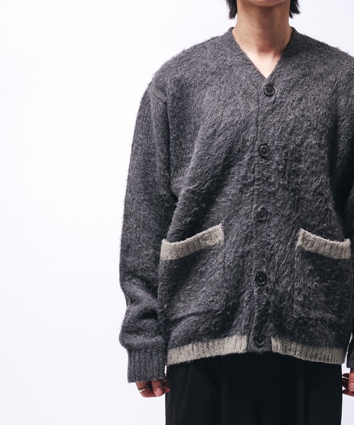 Adoon plain（アドーンプレーン）の「SHAGGY COLOR LINE DOUBLE POCKET CARDIGAN / シャギー配色ラインカーディガン（カーディガン/ボレロ・メンズ・ブルー/チャコール・LARGE/MEDIUM）」の8枚目の写真