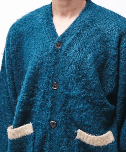 Adoon plain（アドーンプレーン）の「SHAGGY COLOR LINE DOUBLE POCKET CARDIGAN / シャギー配色ラインカーディガン（カーディガン/ボレロ・メンズ・ブルー/チャコール・LARGE/MEDIUM）」の4枚目の写真
