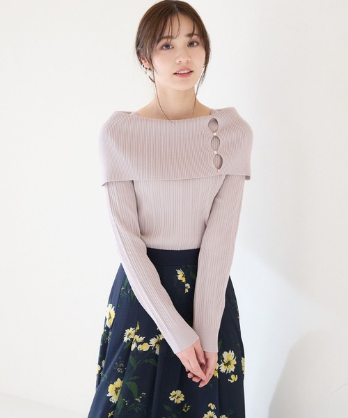 Andemiu(アンデミュウ)の「リブボタンオフショルニット324427(ニット/セーター・レディース・ホワイト/ブラック/グレー/ライトイエロー・FREE)」の3枚目の写真