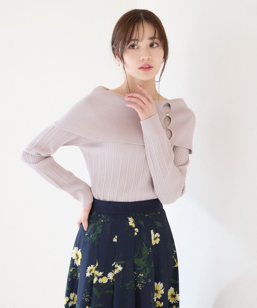 Andemiu(アンデミュウ)の「リブボタンオフショルニット324427(ニット/セーター・レディース・ホワイト/ブラック/グレー/ライトイエロー・FREE)」の5枚目の写真